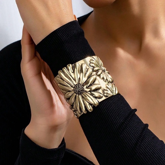 Jewelry - Gold Floral Cuff Bracelet